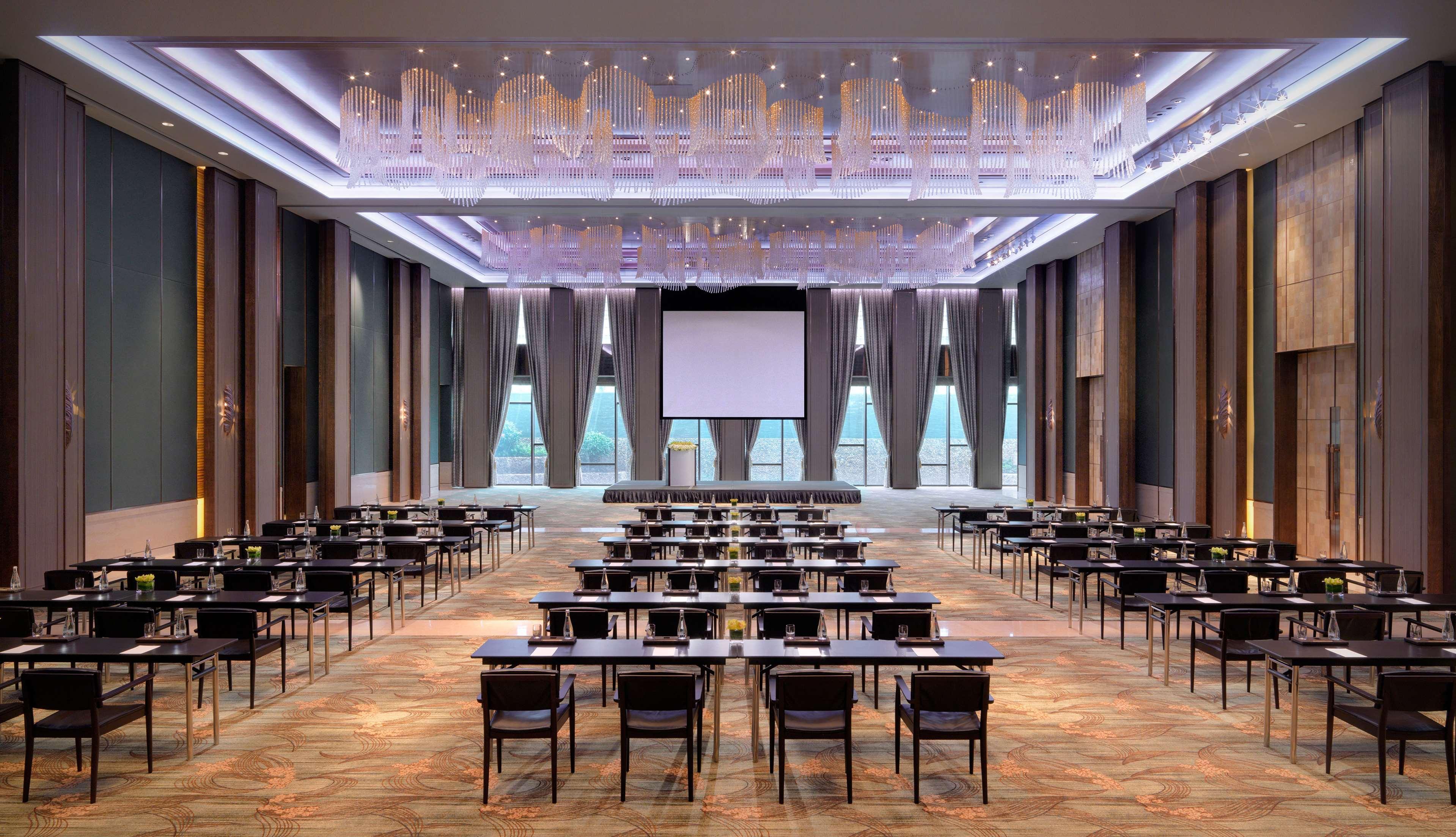 Hyatt Regency Hotel 5*